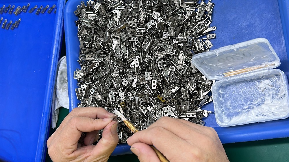 阻尼轉軸常見故障集中在“磨損、滲漏、斷裂、異響、扭矩衰減”五大類